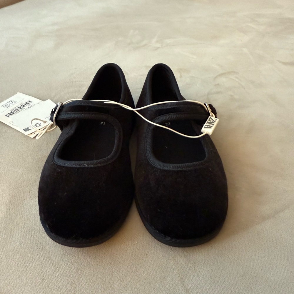 Zara Toddler black velvet mary Jane’s